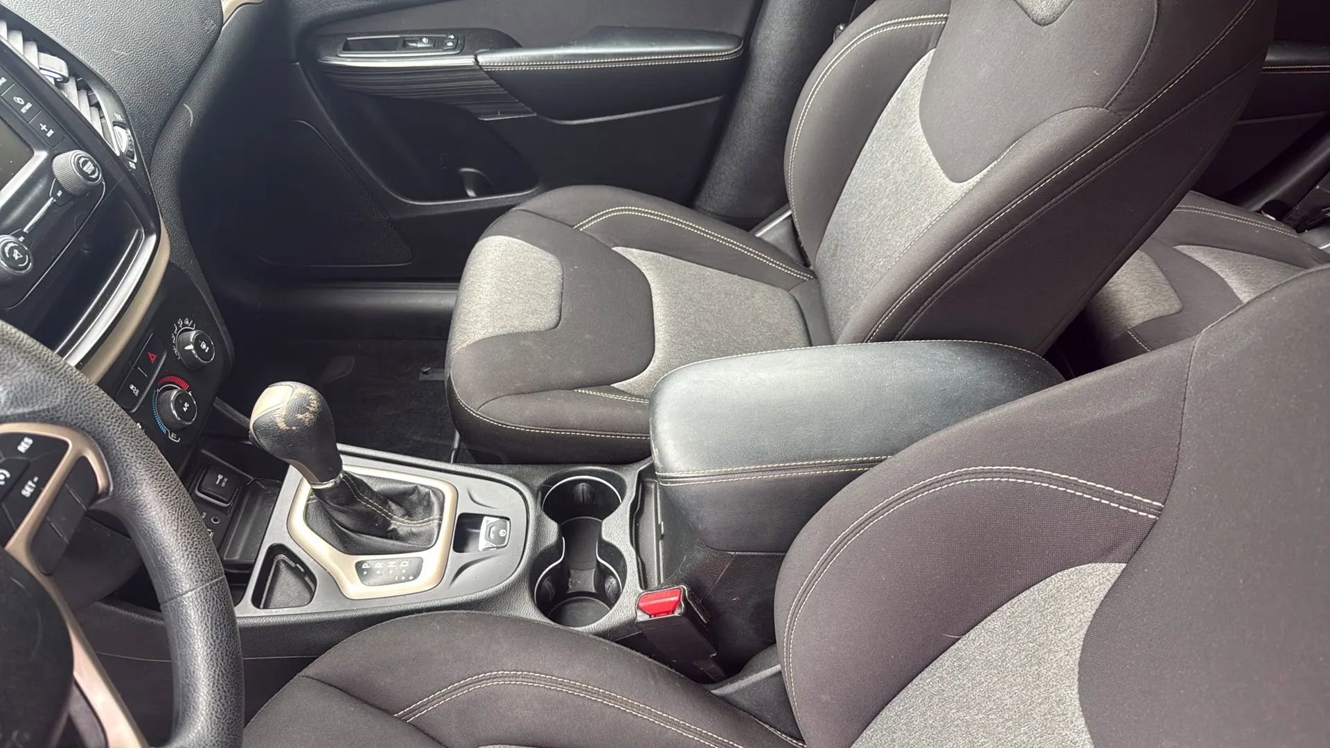 Used 2014 Jeep Cherokee Sport image 25