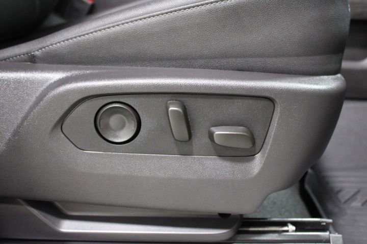 Used 2025 Chevrolet Silverado 1500 LTZ AWD/4WD image 28