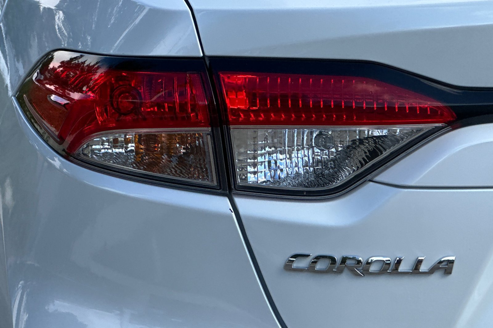 Used 2024 Toyota Corolla LE FWD image 45