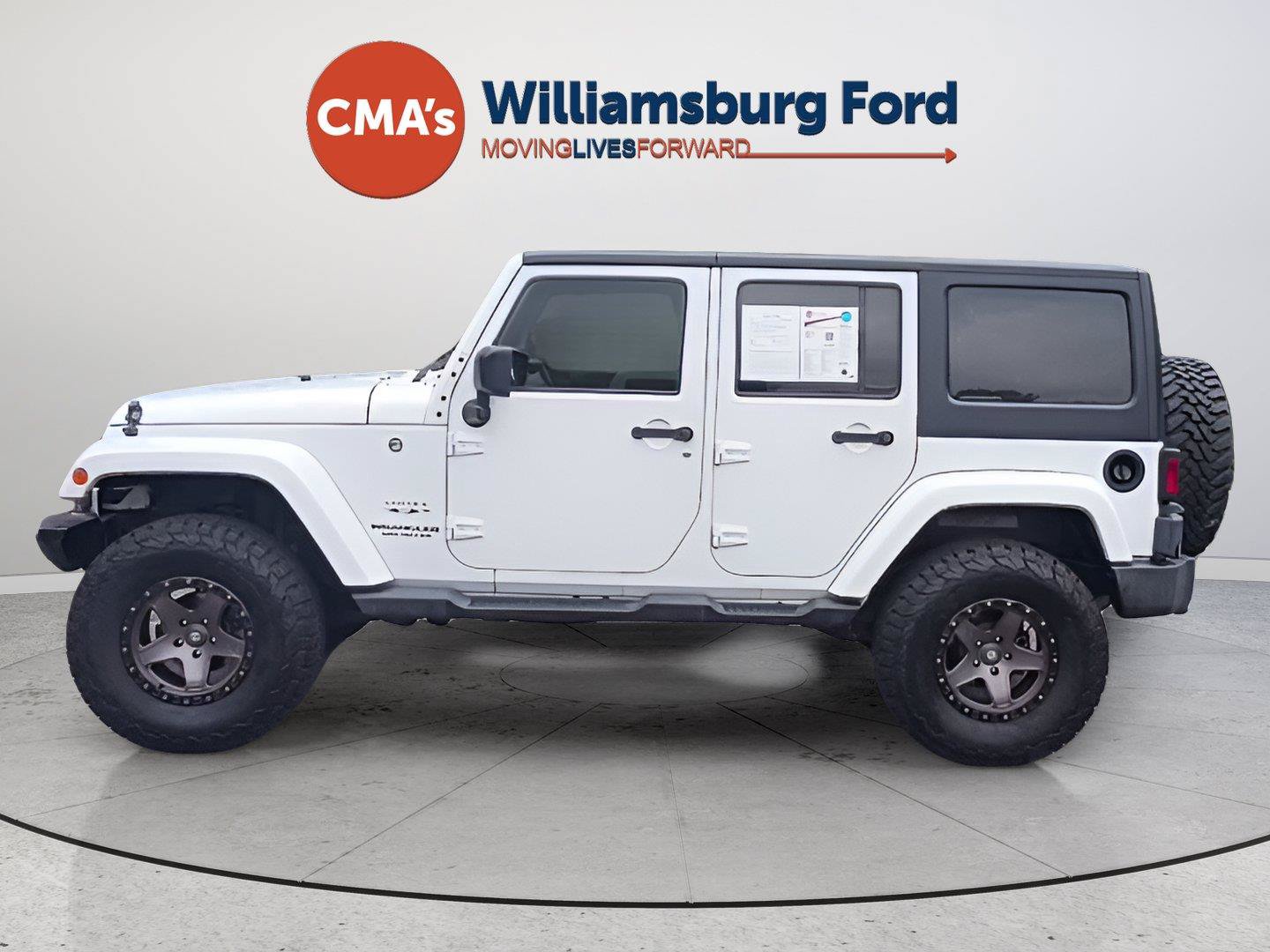 Used 2017 Jeep Wrangler Unlimited Sahara w/ Max Tow Package AWD/4WD image 2