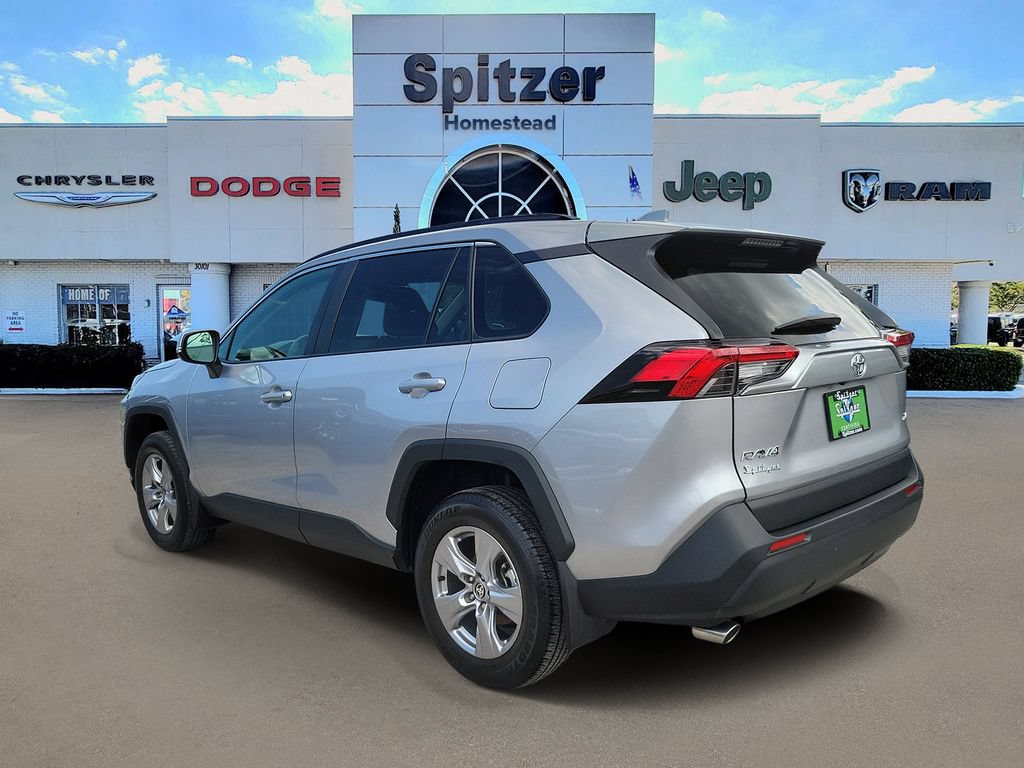 Used 2025 Toyota RAV4 XLE w/ Convenience Package FWD image 3