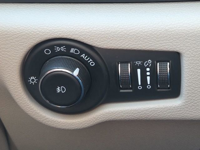 Used 2023 Chrysler Pacifica Touring-L image 31