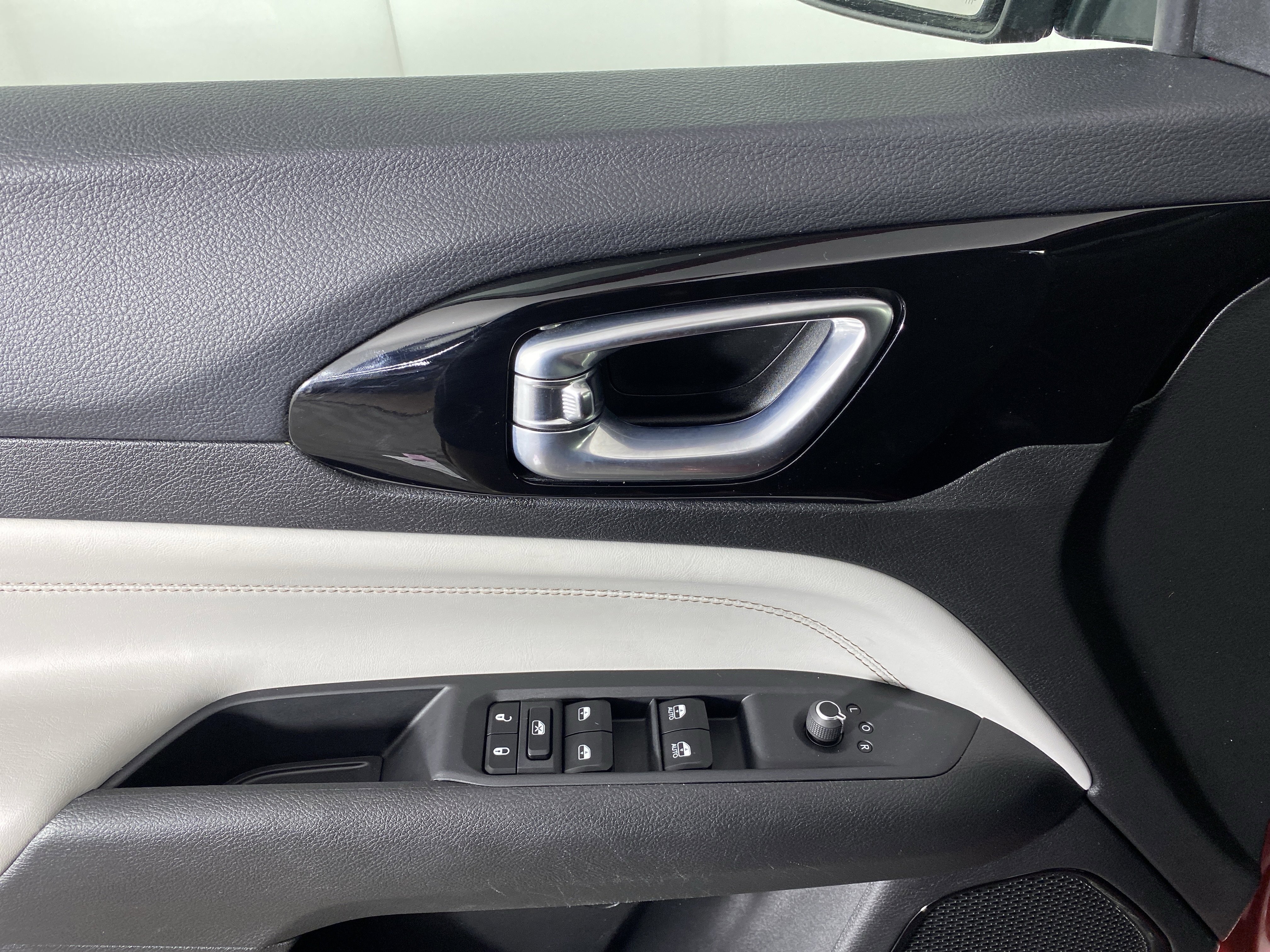 Used 2023 Jeep Compass Limited image 15