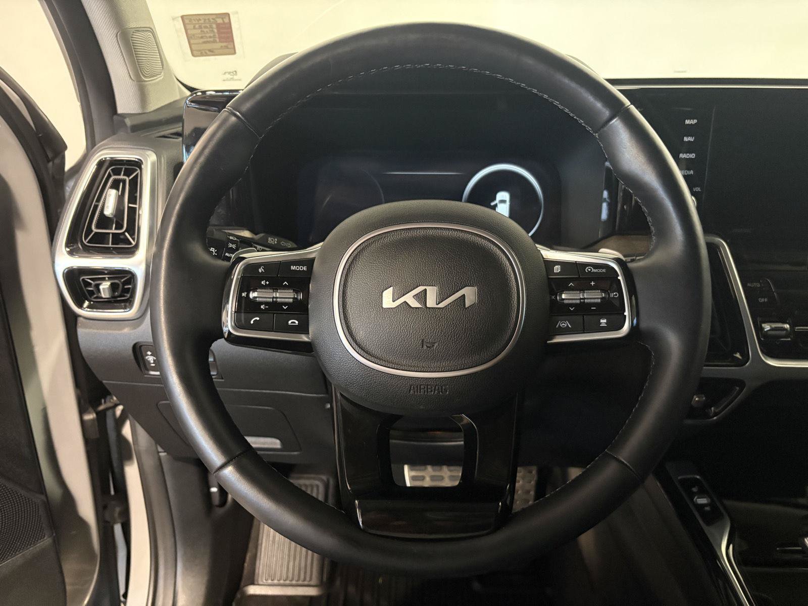 Used 2023 Kia Sorento SX Prestige AWD/4WD image 19
