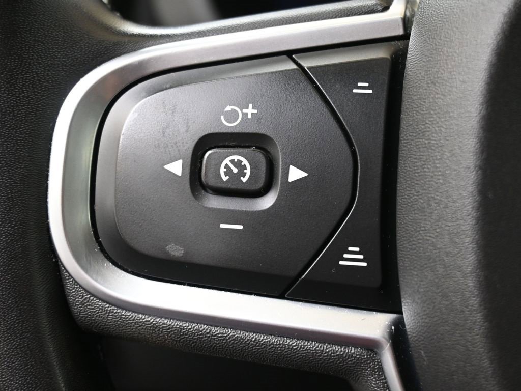 Certified 2023 Volvo XC60 B5 Core image 24