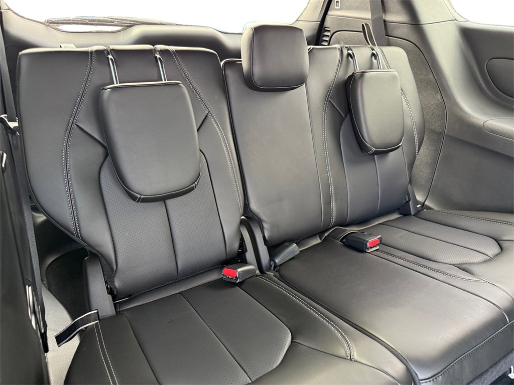 New 2026 Chrysler Pacifica Select image 15