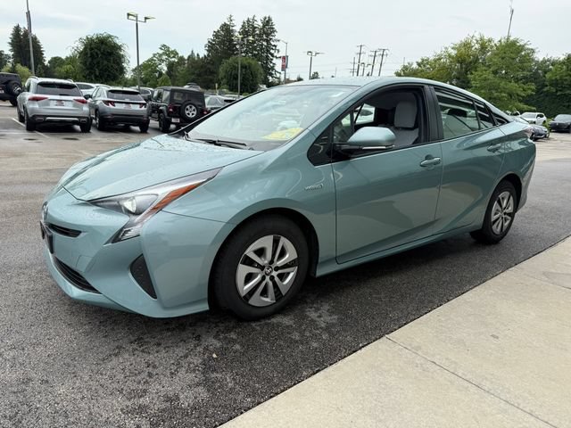 Used 2016 Toyota Prius Four FWD image 2
