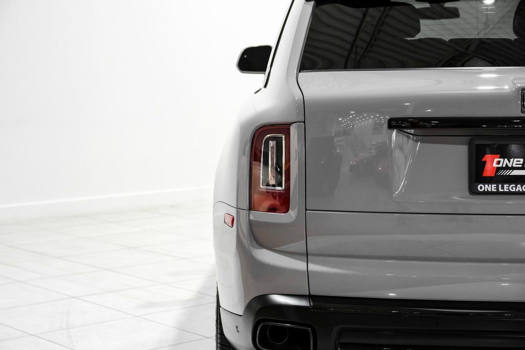 Used 2023 Rolls-Royce Cullinan Black Badge w/ Driver's Package image 63