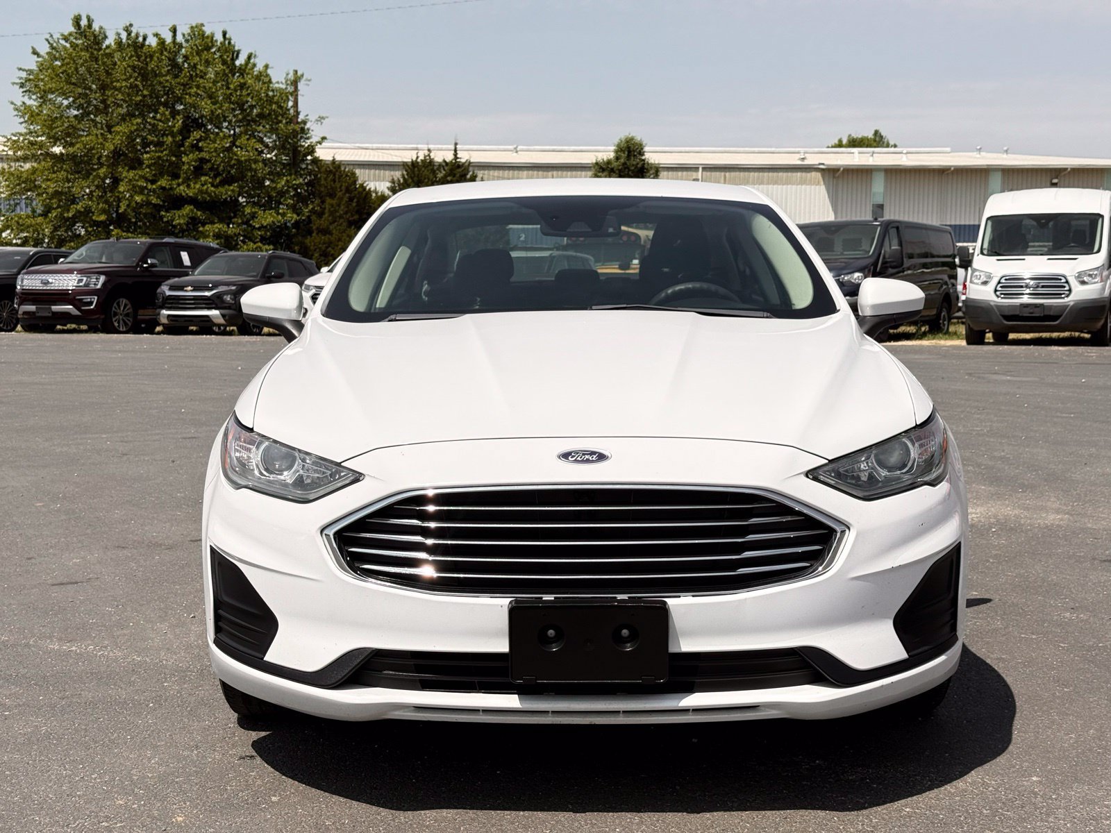 Used 2019 Ford Fusion SE FWD image 2