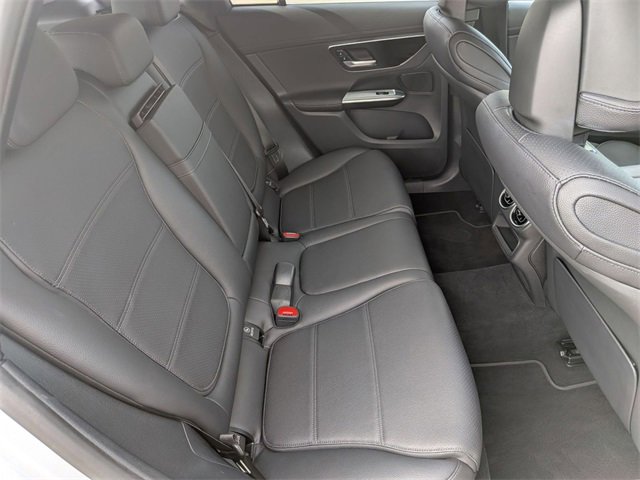 Used 2024 Mercedes-Benz GLC 300 4MATIC image 31