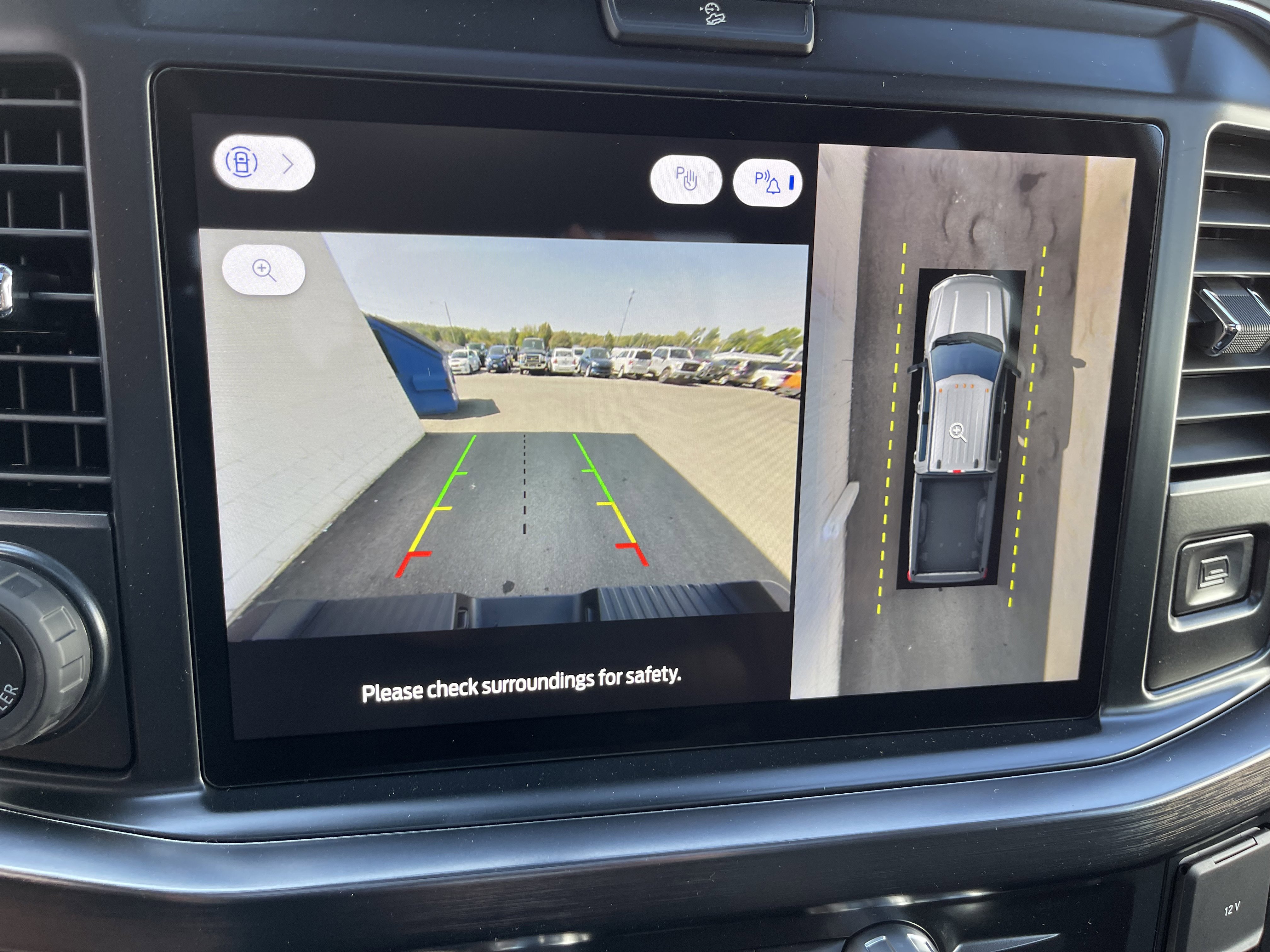 New 2026 Ford F350 Lariat w/ Black Appearance Package image 15