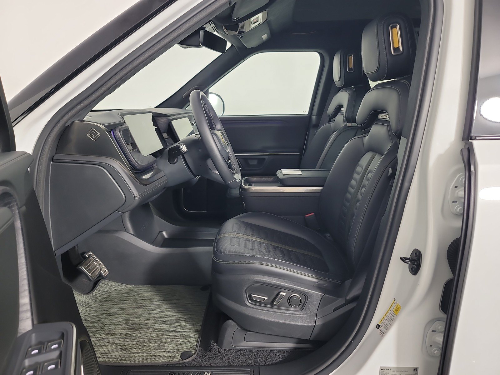 Used 2024 Rivian R1T Adventure AWD/4WD image 20
