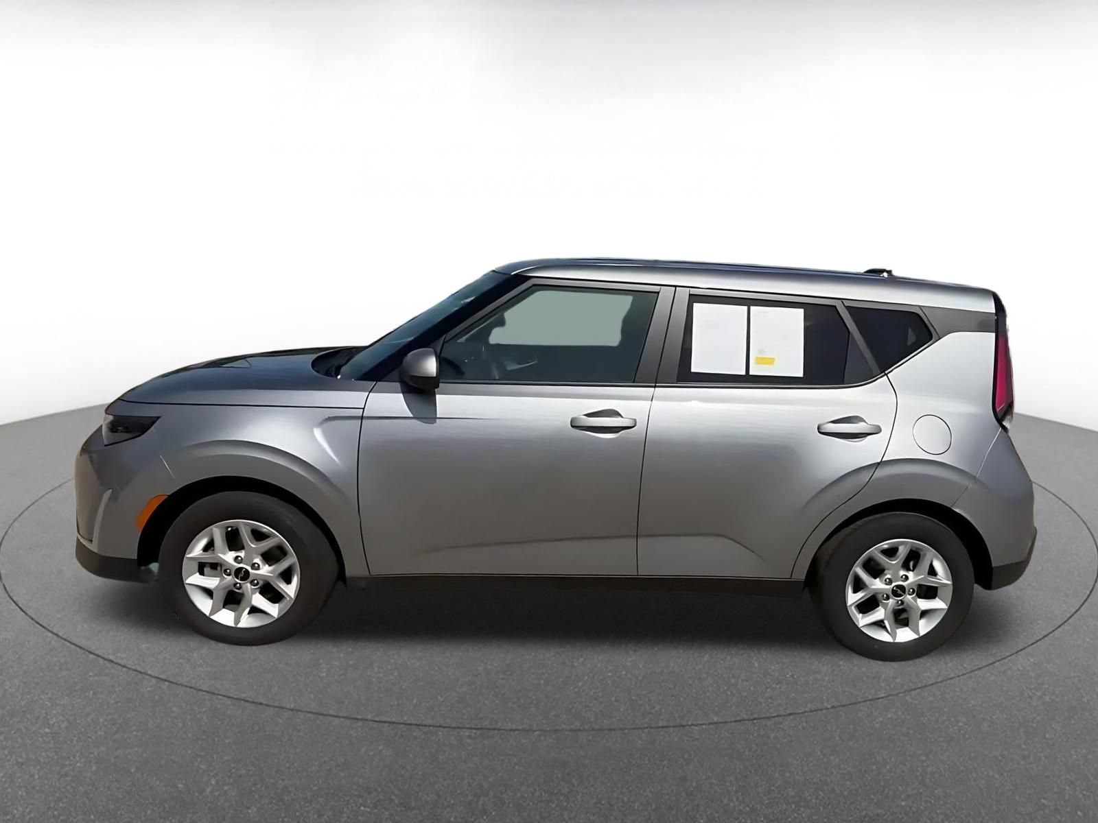 Used 2025 Kia Soul LX w/ LX Technology Package FWD image 8