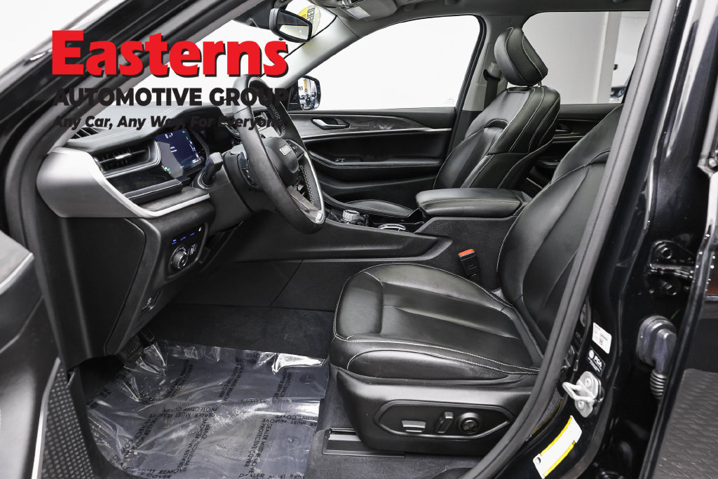 Used 2023 Jeep Grand Cherokee 4WD 4xe image 16
