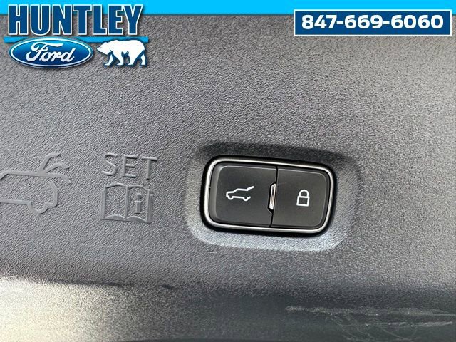 Used 2025 Ford Expedition Active AWD/4WD image 17