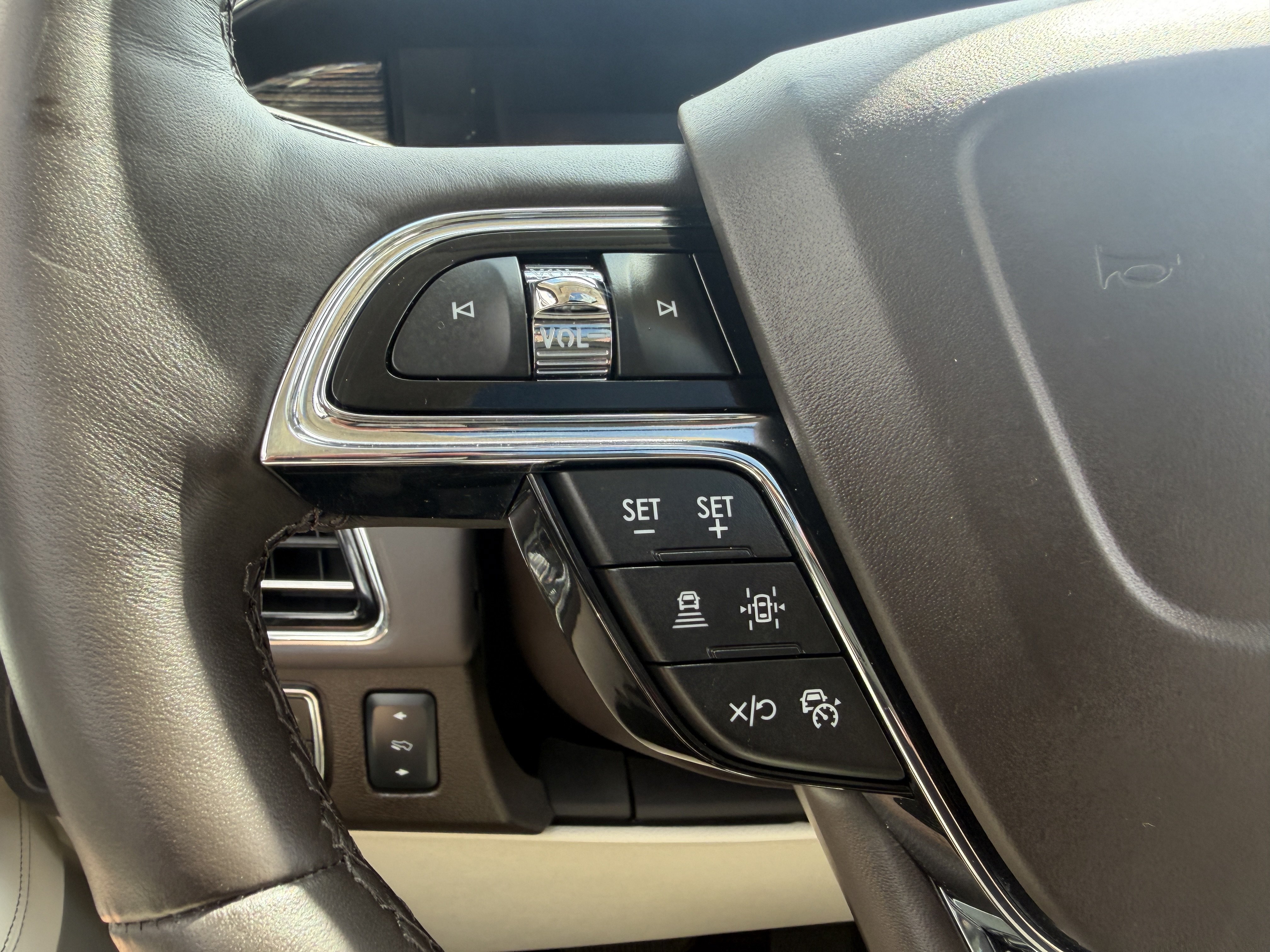 Used 2024 Lincoln Navigator L Black Label AWD/4WD image 39
