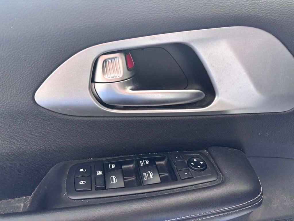 Used 2019 Chrysler Pacifica Touring Plus w/ S Appearance Package FWD image 17