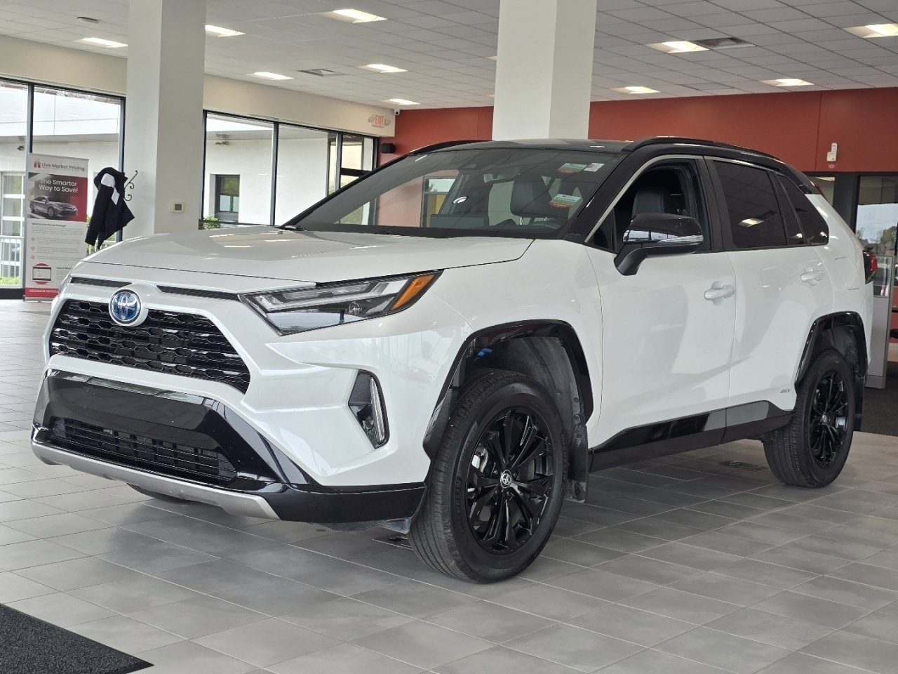Used 2024 Toyota RAV4 XSE AWD/4WD image 11