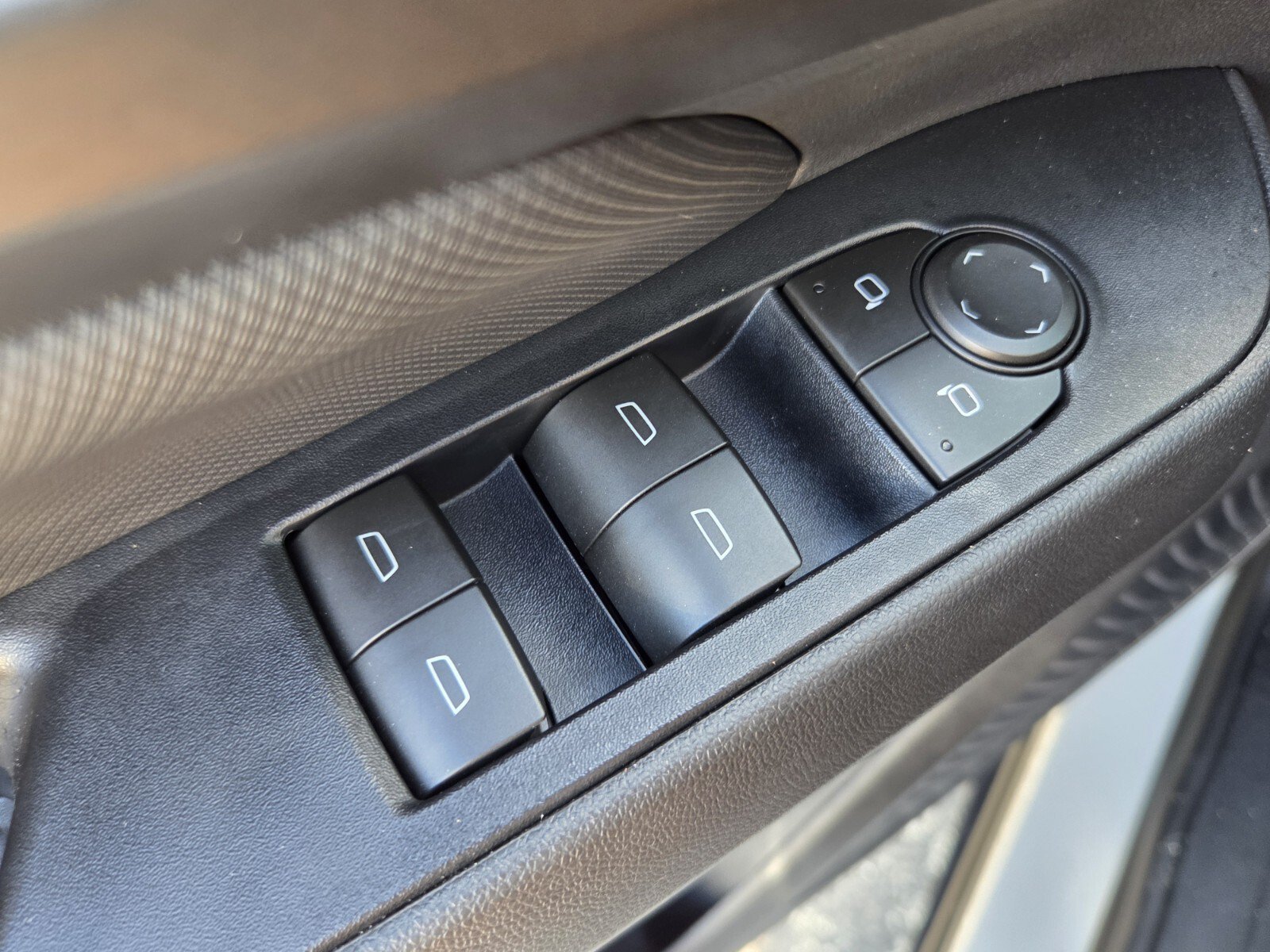 Used 2026 Chevrolet Equinox EV LT w/ Comfort Package FWD image 28