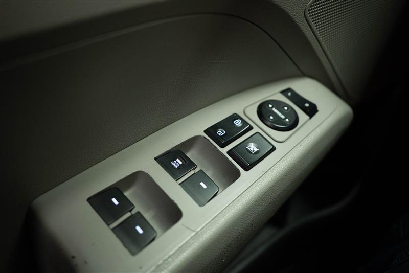 Used 2020 Hyundai Elantra SE FWD image 24