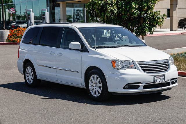 Used 2016 Chrysler Town & Country Touring FWD image 6