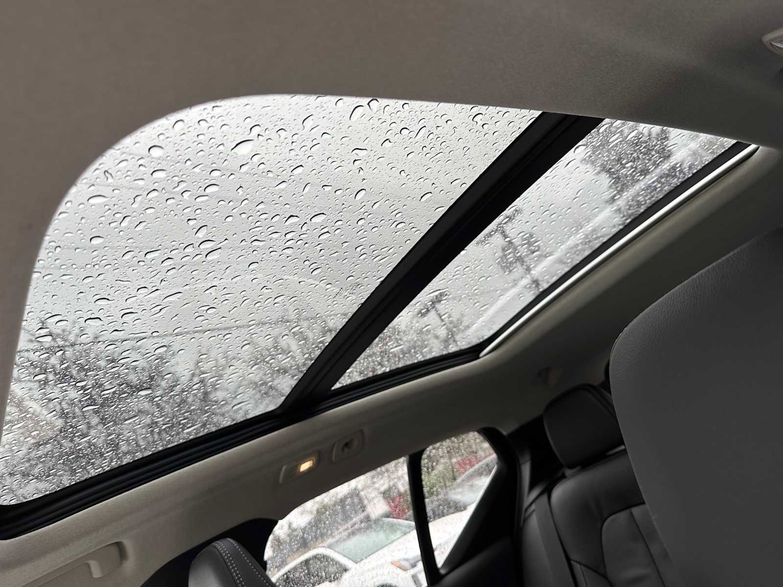 Used 2025 Volvo XC40 B5 Core w/ Protection Package Premier image 23