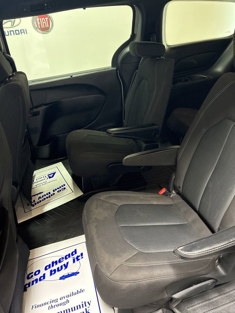 Used 2020 Chrysler Pacifica Touring w/ S Appearance Package image 25