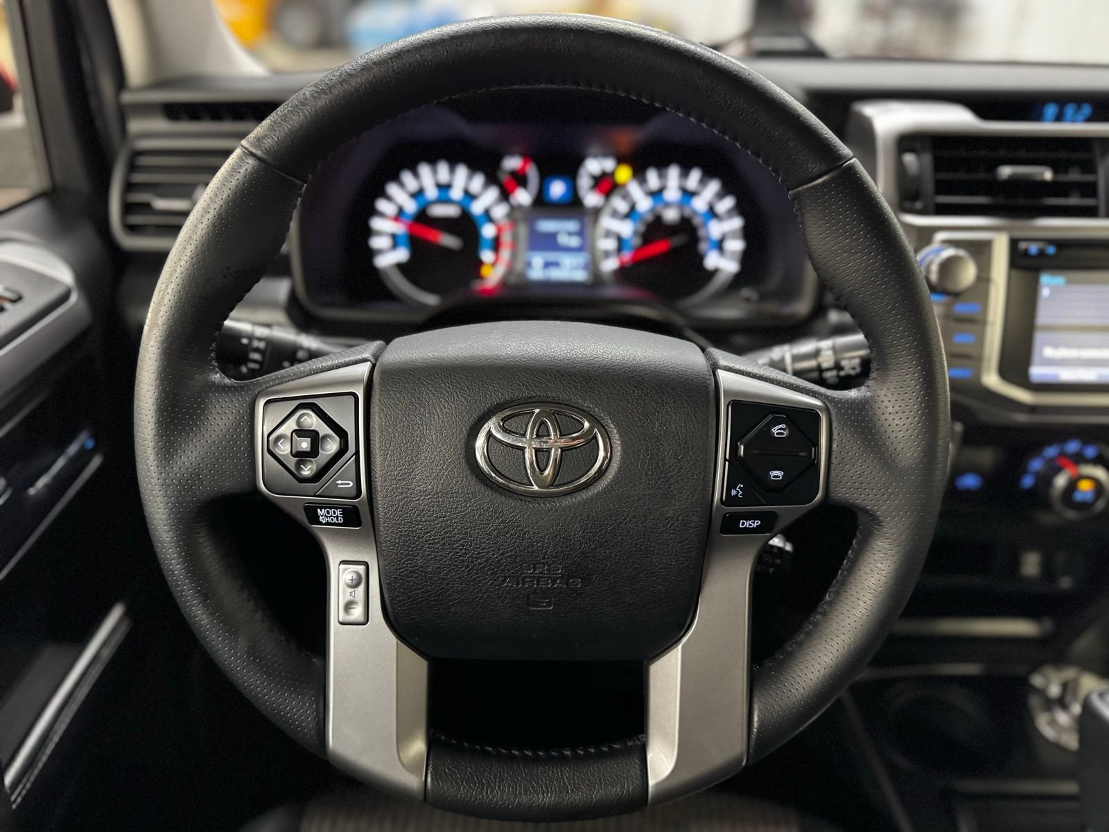 Used 2018 Toyota 4Runner SR5 AWD/4WD image 20