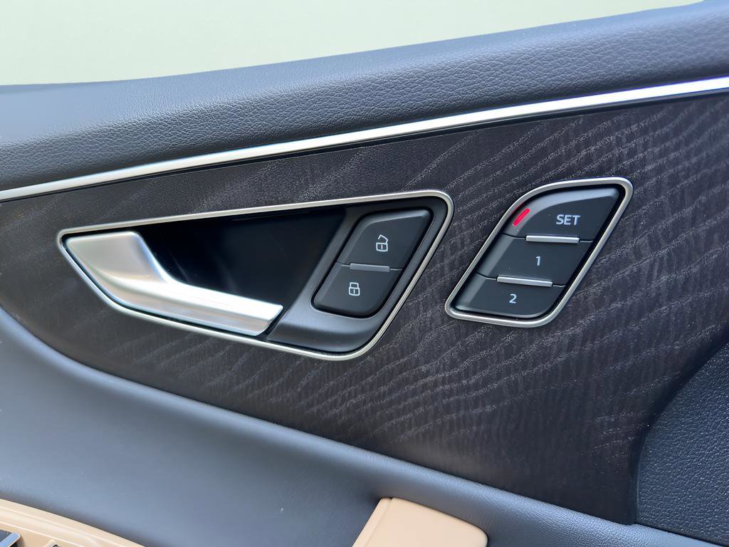 Certified 2024 Audi Q8 Premium w/ Convenience Package image 38