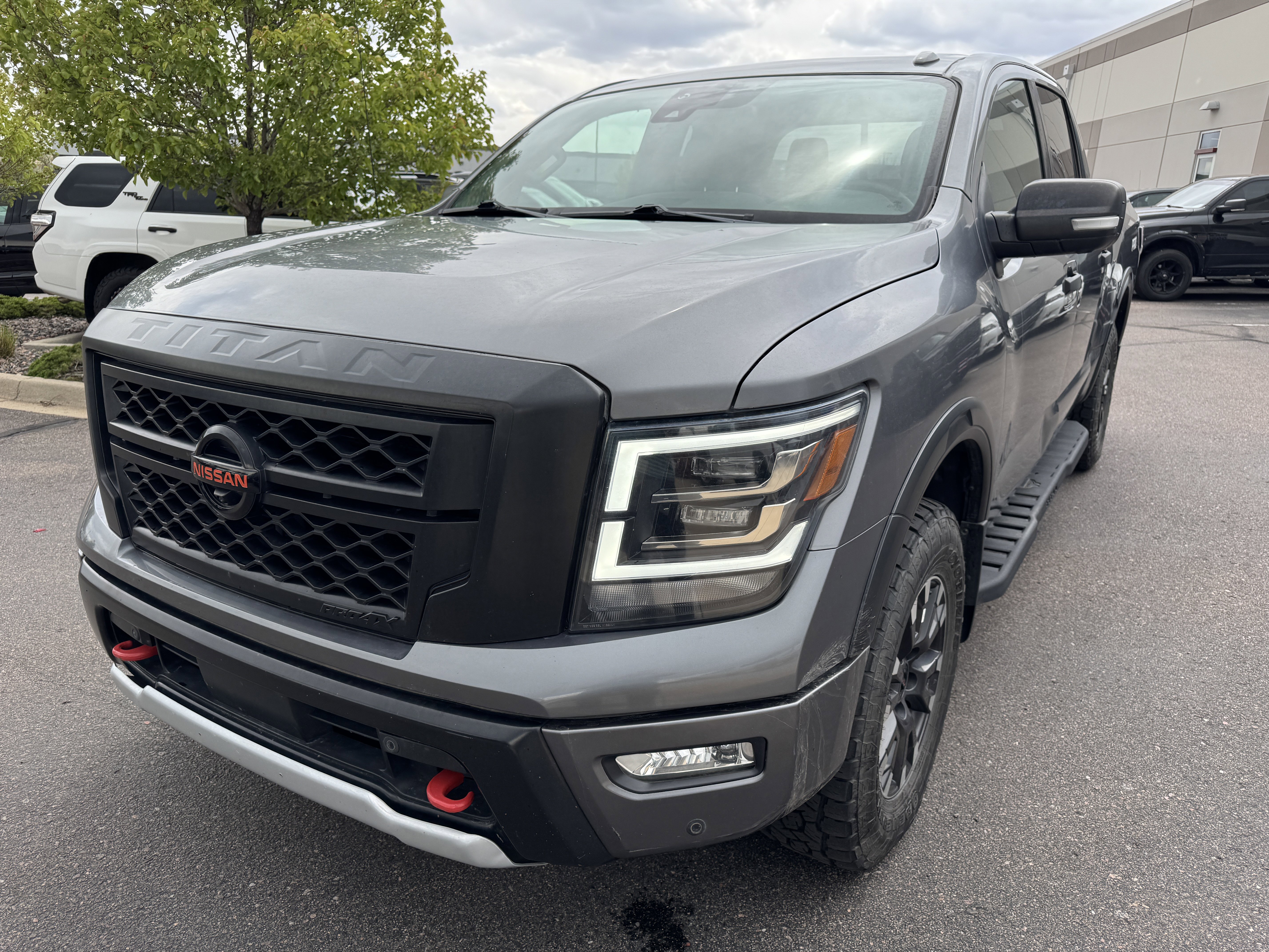 Used 2020 Nissan Titan PRO-4X w/ Pro-4x Convenience Package AWD/4WD image 3