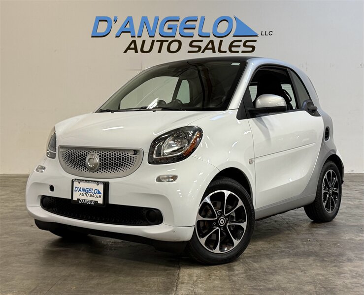 Used 2016 smart fortwo passion RWD image 1