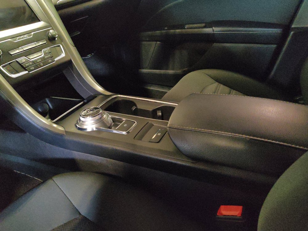 Used 2019 Ford Fusion SE FWD image 26