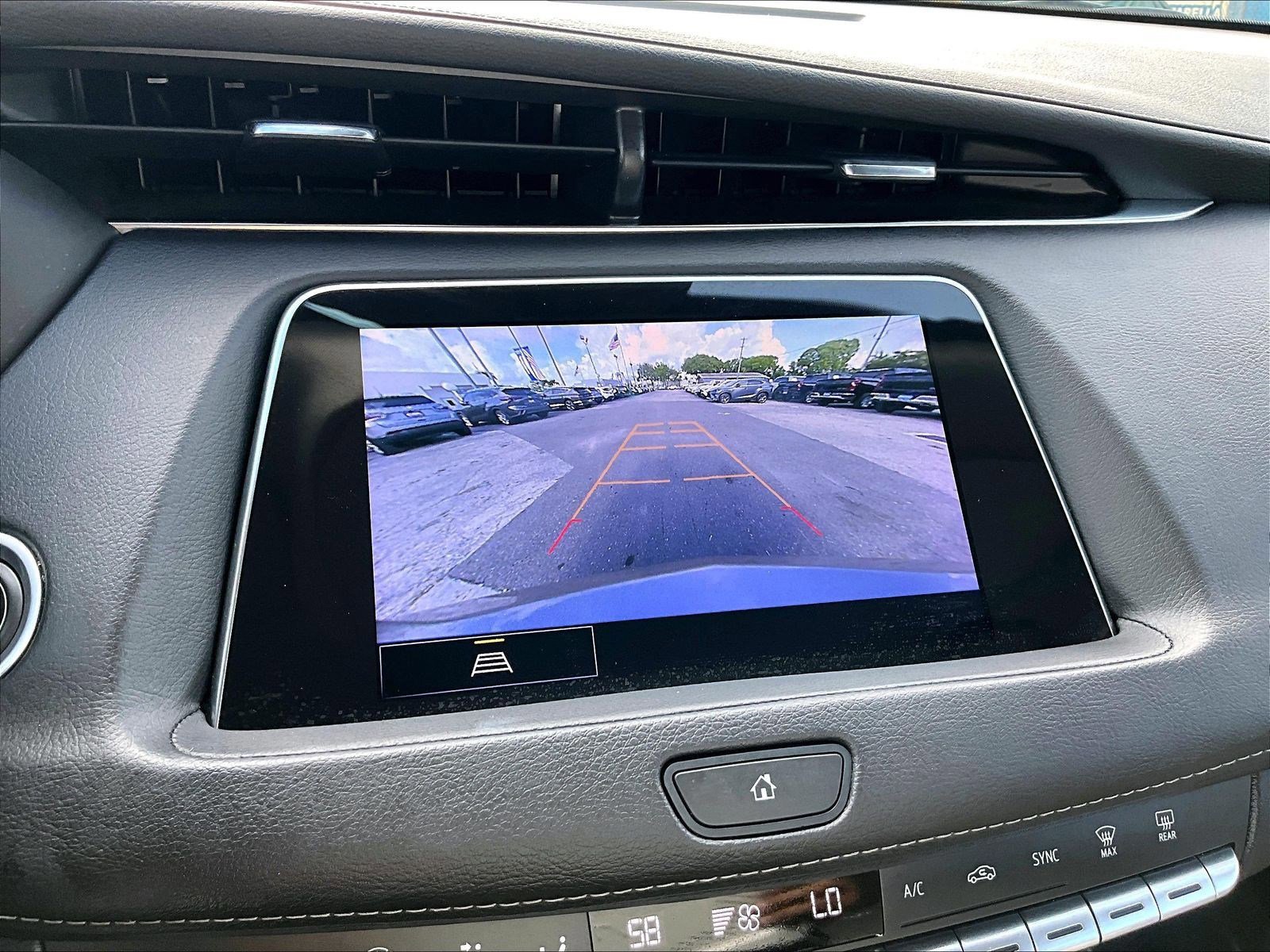 Used 2023 Cadillac XT4 Luxury w/ Cold Weather Package FWD image 22