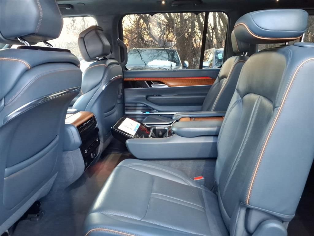 Used 2022 Jeep Grand Wagoneer Series II w/ Convenience Group III image 19