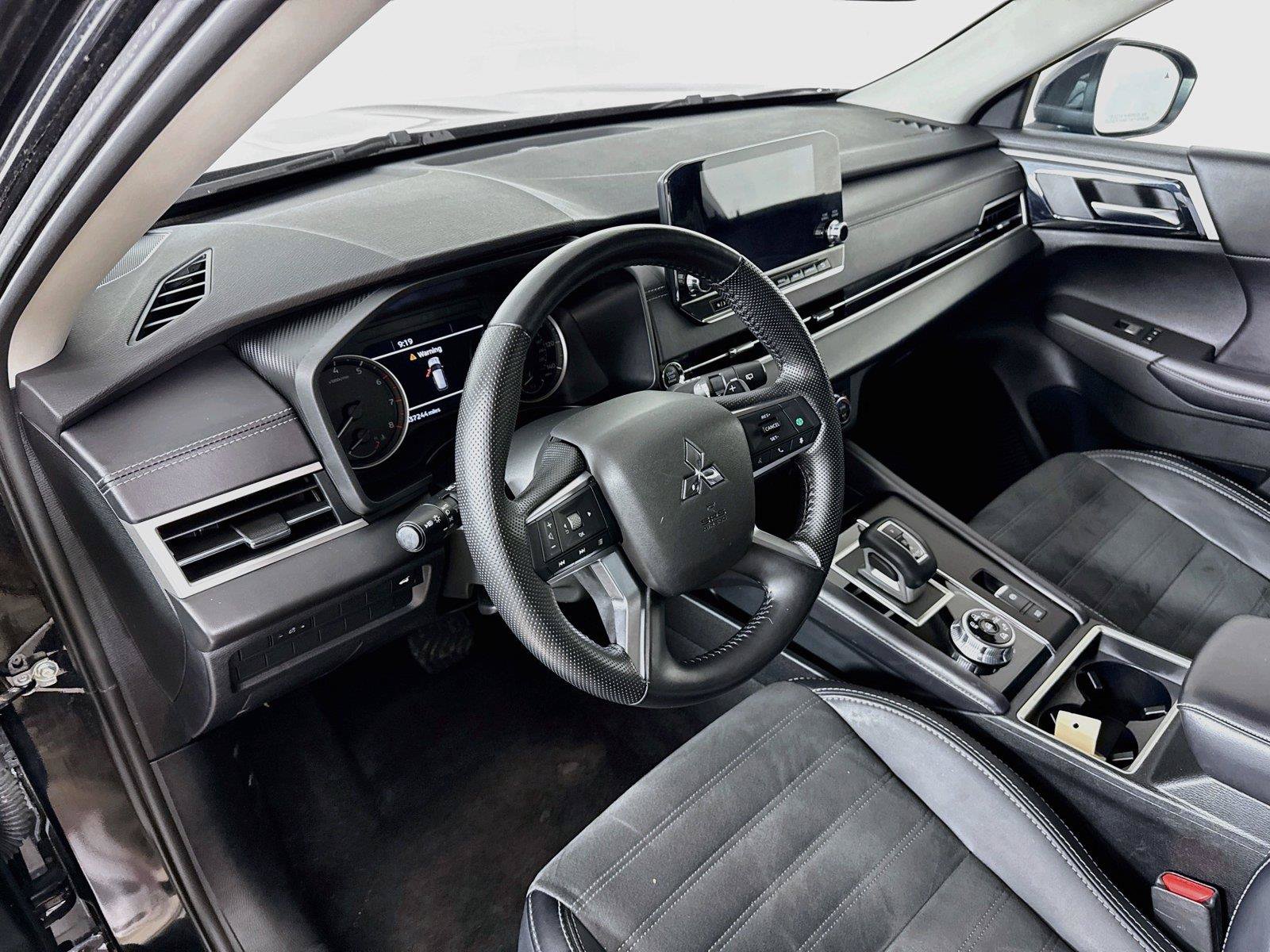 Used 2024 Mitsubishi Outlander SE Black Edition AWD/4WD image 24