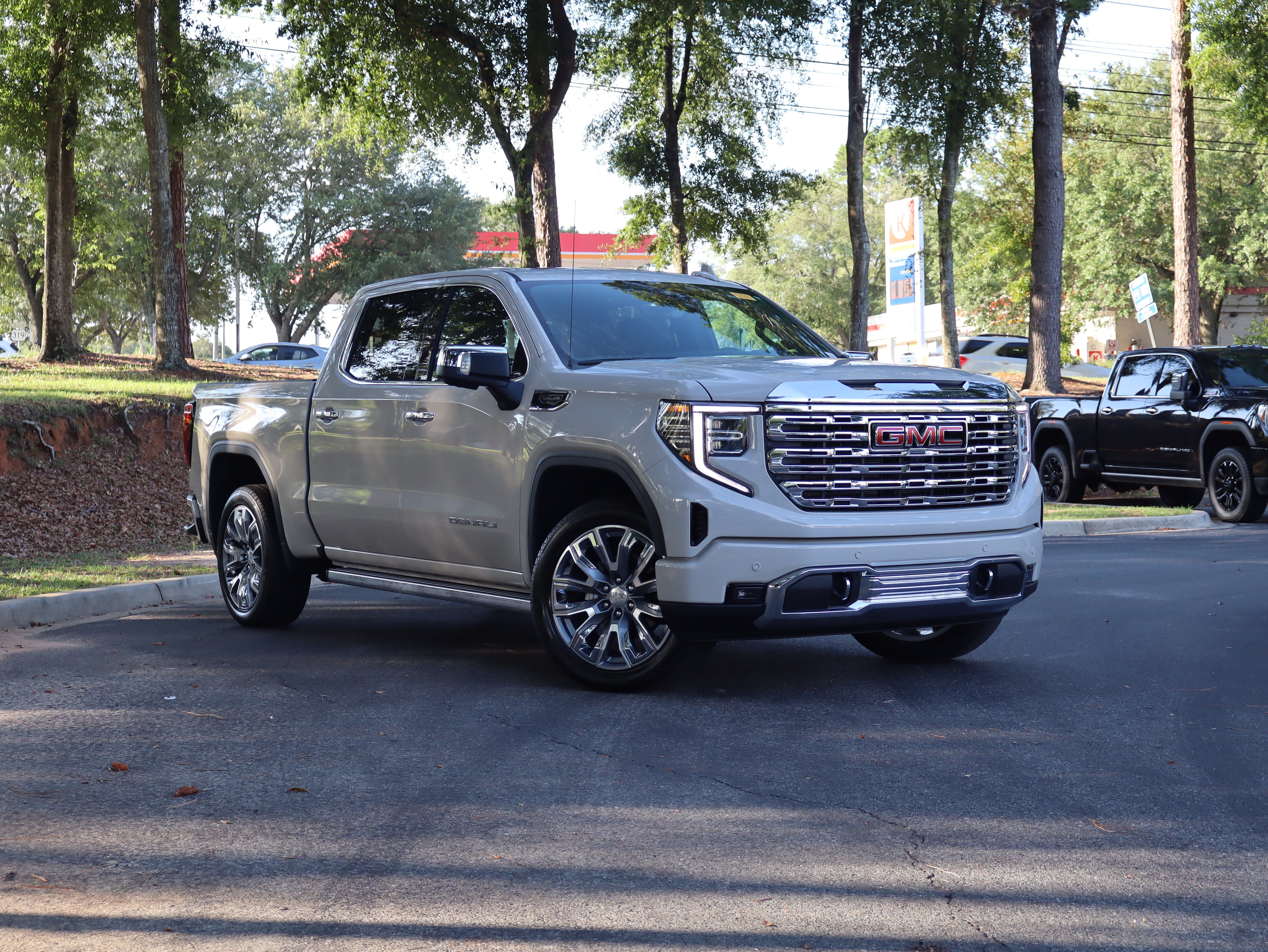 Used 2026 GMC Sierra 1500 Denali w/ Denali Reserve Package AWD/4WD image 2