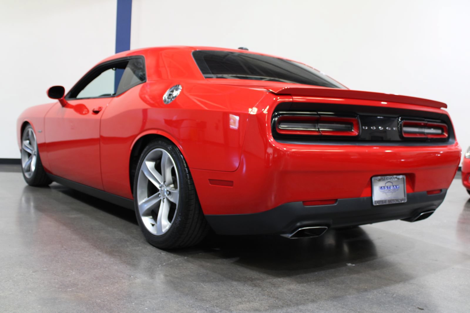 Used 2015 Dodge Challenger R/T w/ Quick Order Package 28B R/T RWD image 9