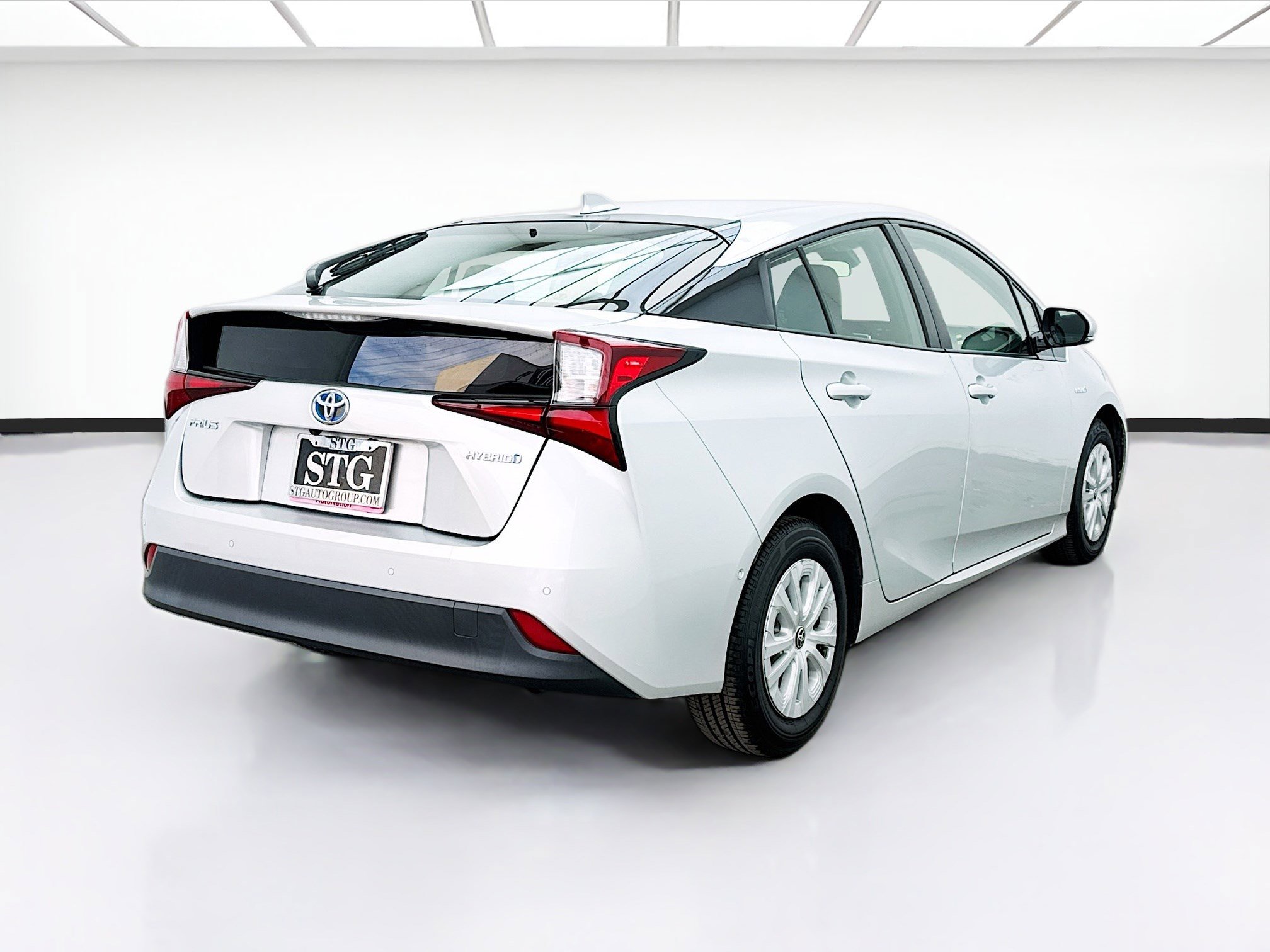 Used 2019 Toyota Prius L Eco image 4