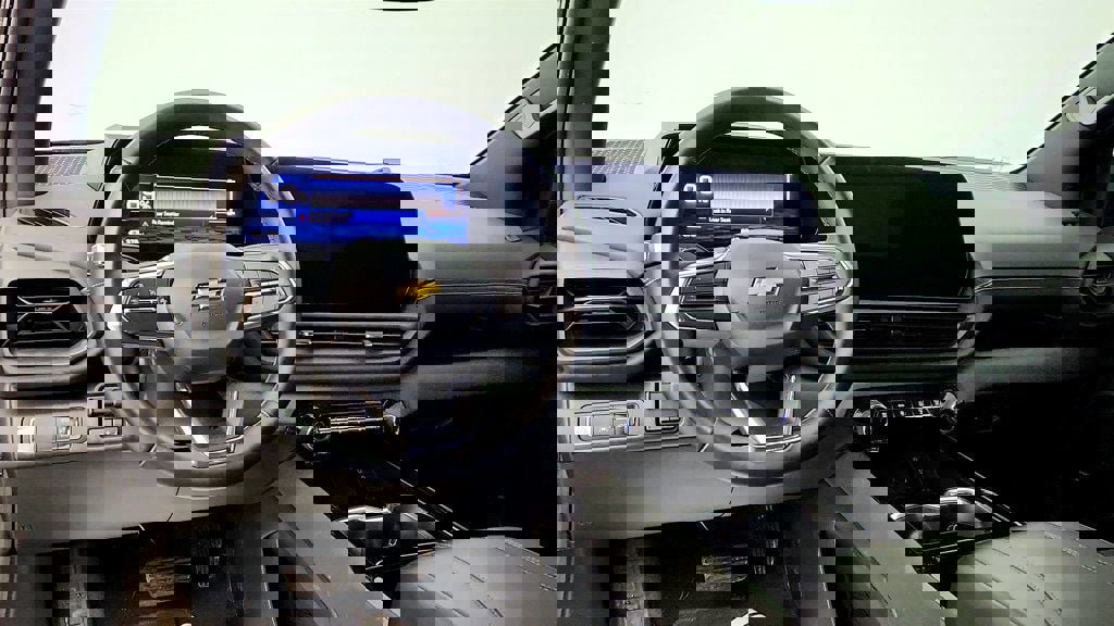 Used 2025 Chevrolet Silverado EV LT image 12