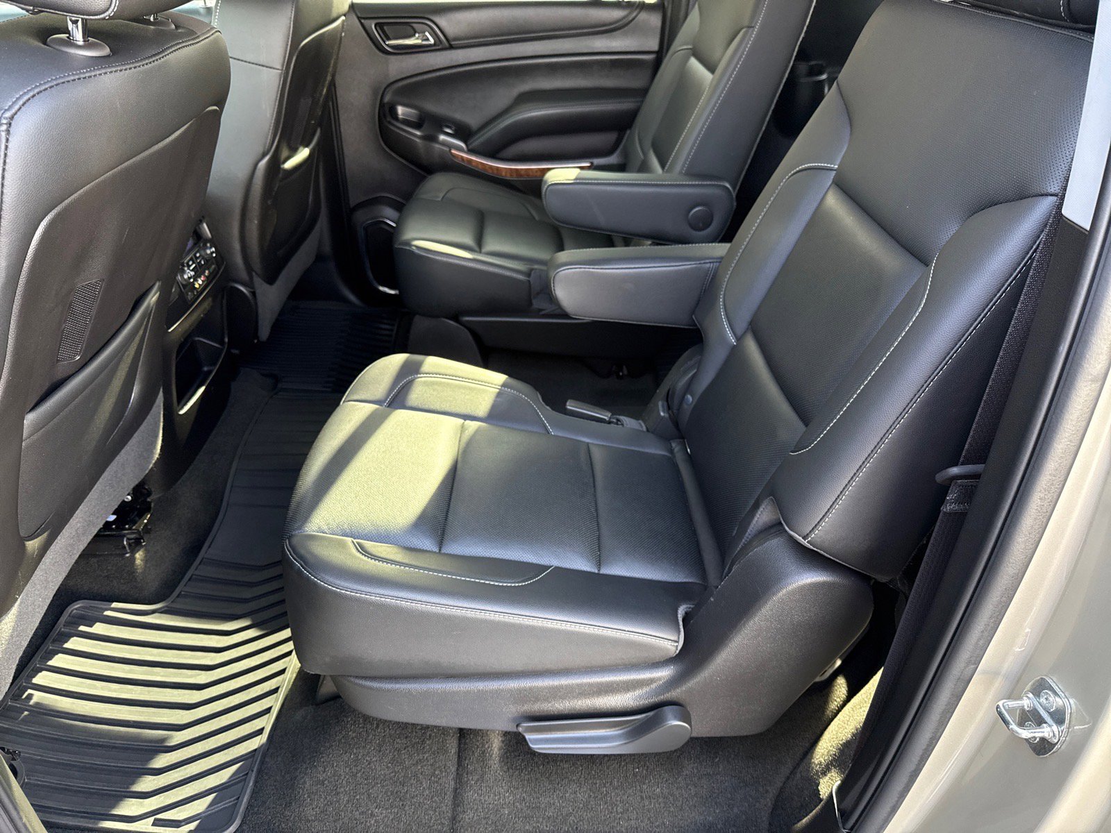 Used 2016 Chevrolet Suburban LTZ image 11