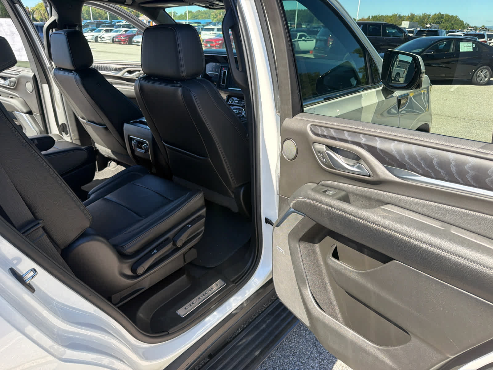 Used 2022 GMC Yukon Denali AWD/4WD image 36