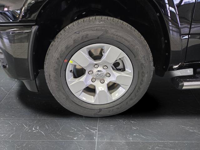 New 2026 RAM 1500 4x4 Crew Cab image 40