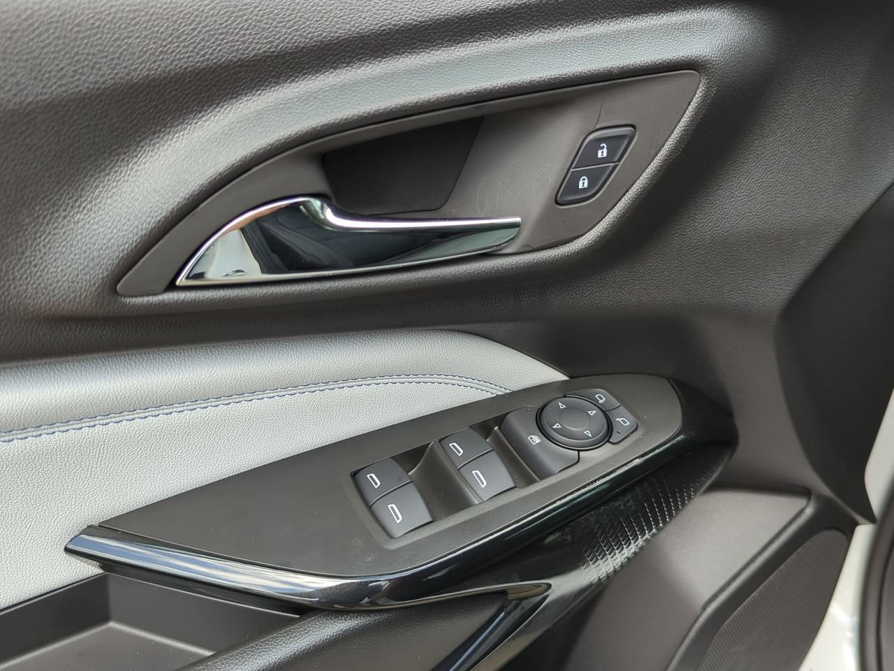 New 2026 Chevrolet Trax LT w/ LT Convenience Package FWD image 8