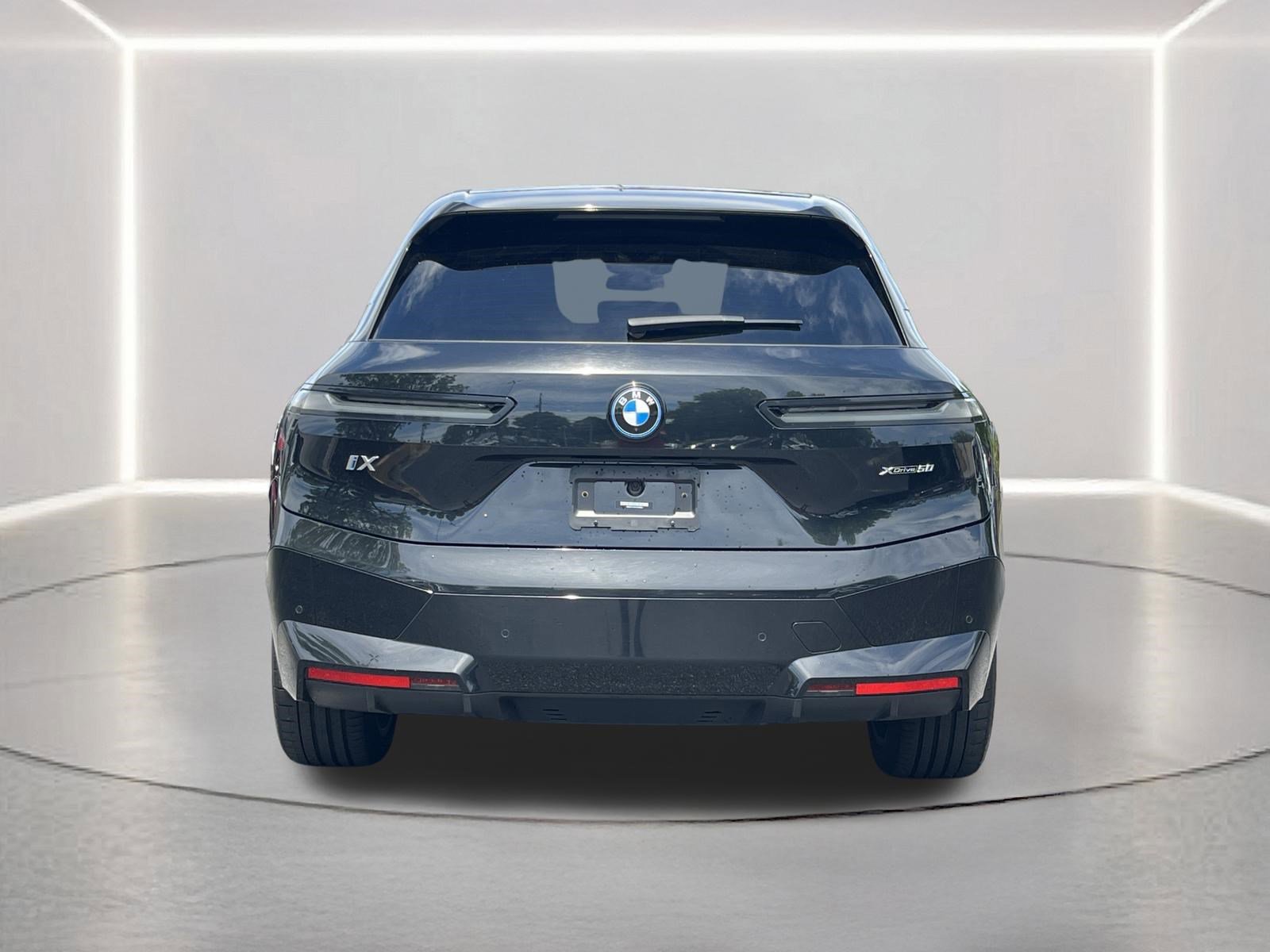 Used 2024 BMW iX xDrive50 w/ Sport Package AWD/4WD image 21