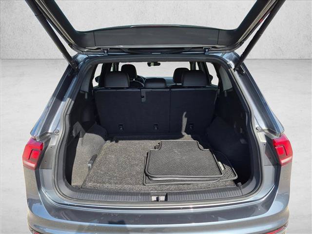 Used 2022 Volkswagen Tiguan SE R-Line AWD/4WD image 7