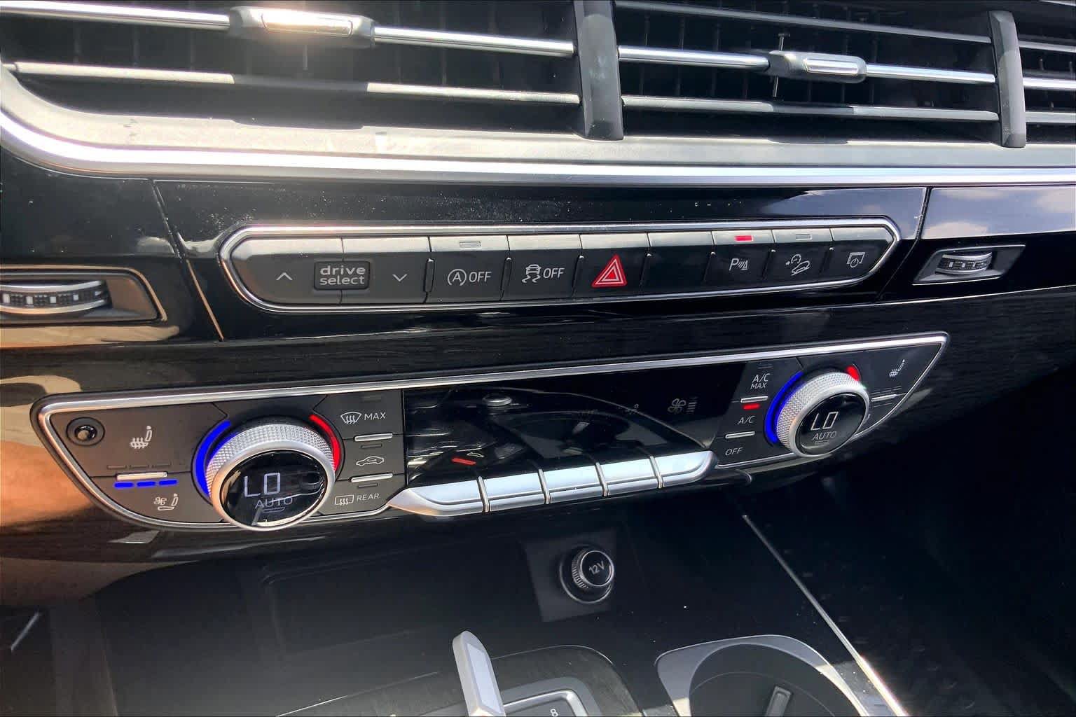 Used 2018 Audi Q7 3.0T Prestige AWD/4WD image 32