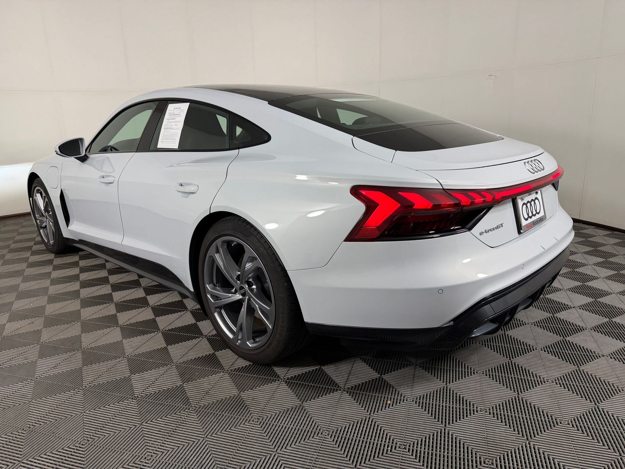 Used 2023 Audi e-tron GT Premium Plus AWD/4WD image 3