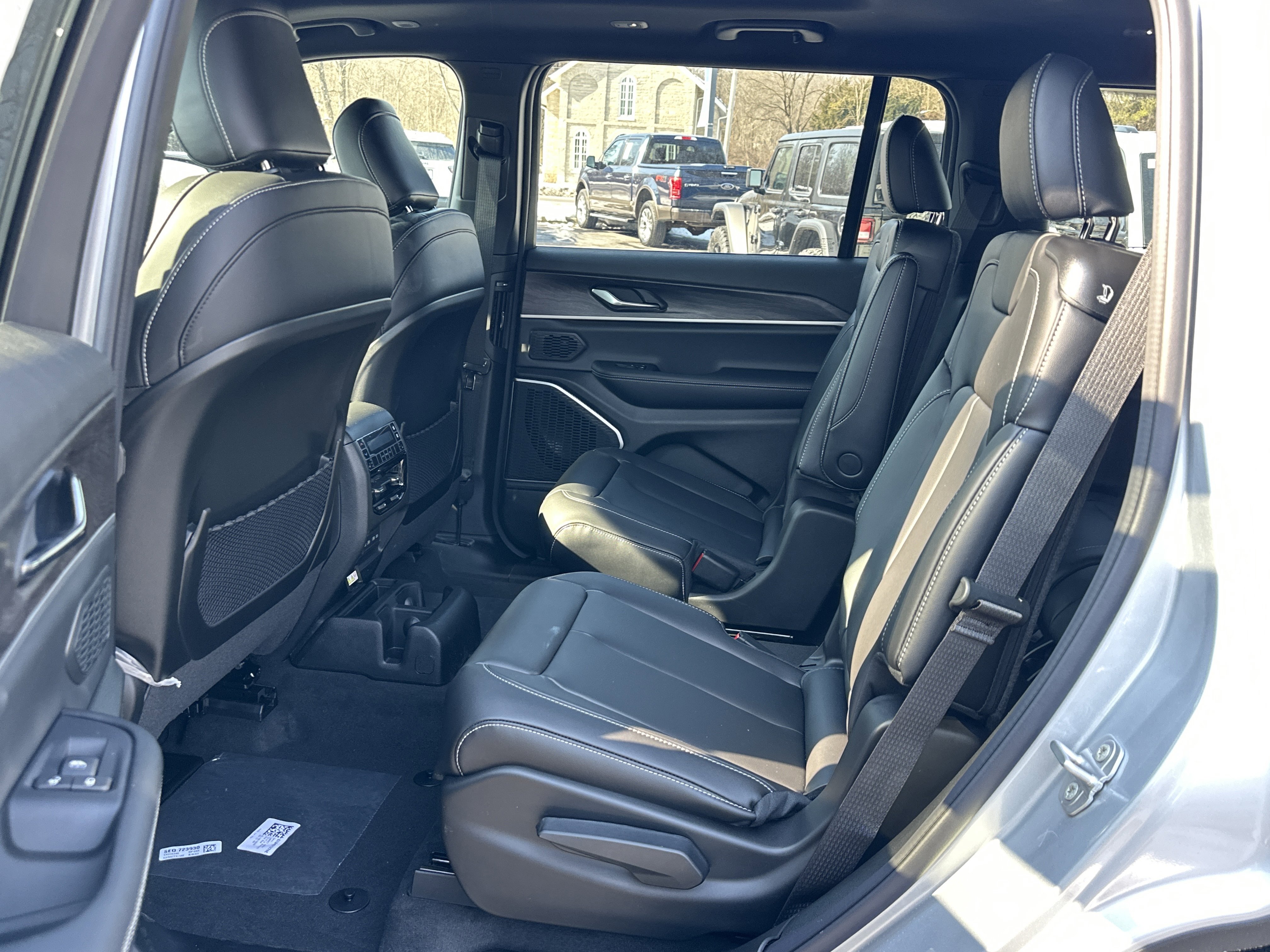 New 2026 Jeep Grand Cherokee L Limited w/ Limited Altitude Package image 32