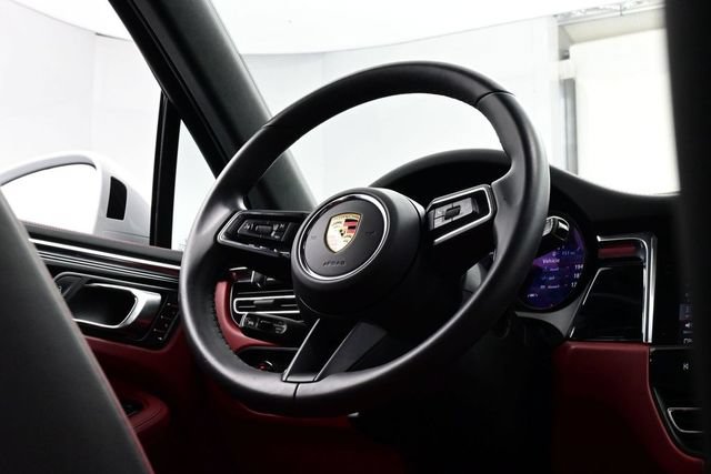 Certified 2025 Porsche Macan AWD/4WD image 20