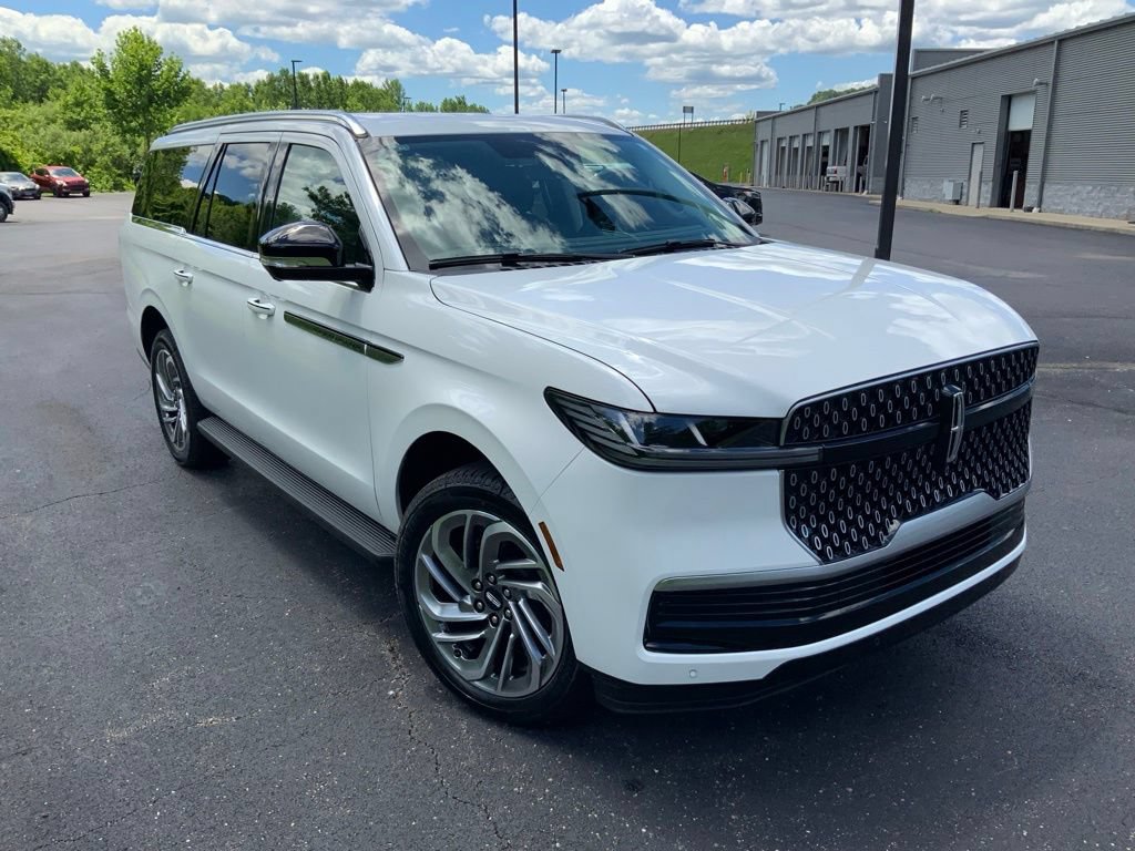 New 2027 Lincoln Navigator L Premier AWD/4WD image 5